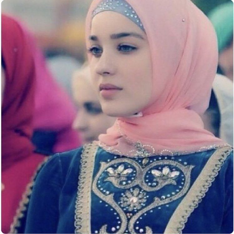 Скромность девушки