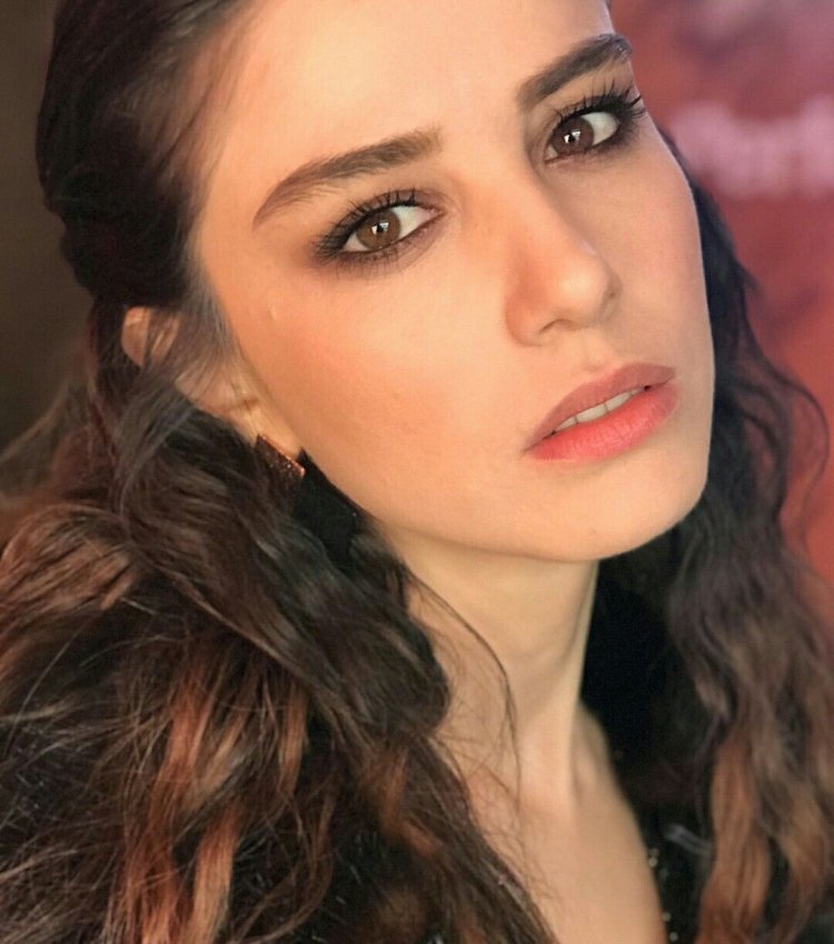 Озге Гюрель макияж