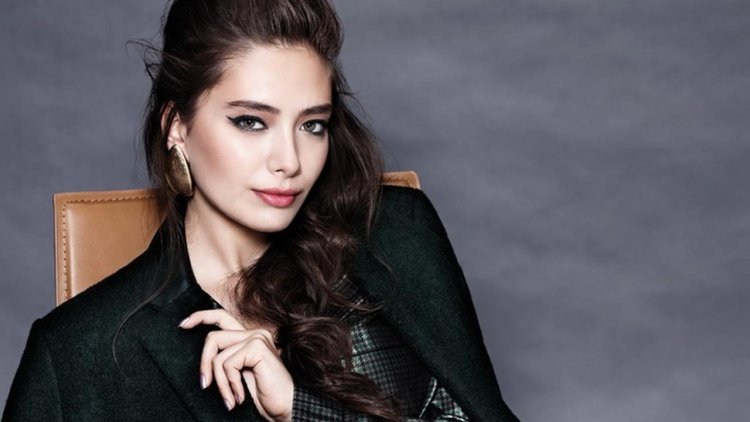 Турецкая актриса Неслихан Атагюль