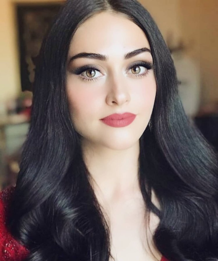 Эсра Бильчин