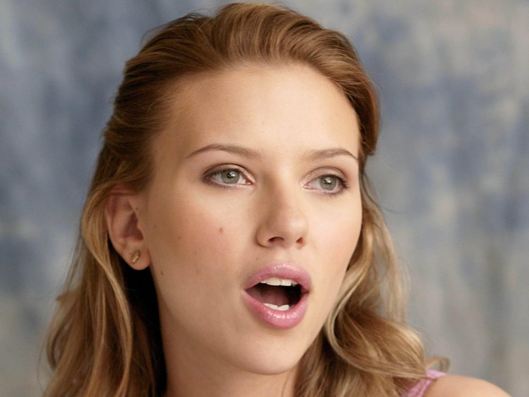 Скарлетт Йоханссон рот
