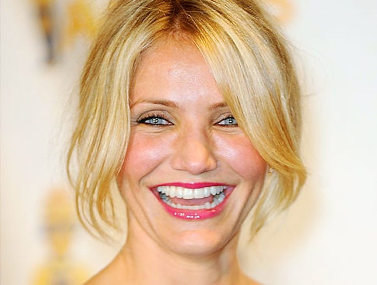 Камерон Диаз улыбается