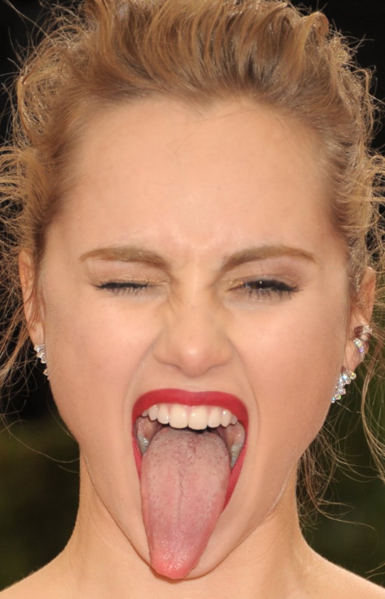 Эмбер Херд открыла рот