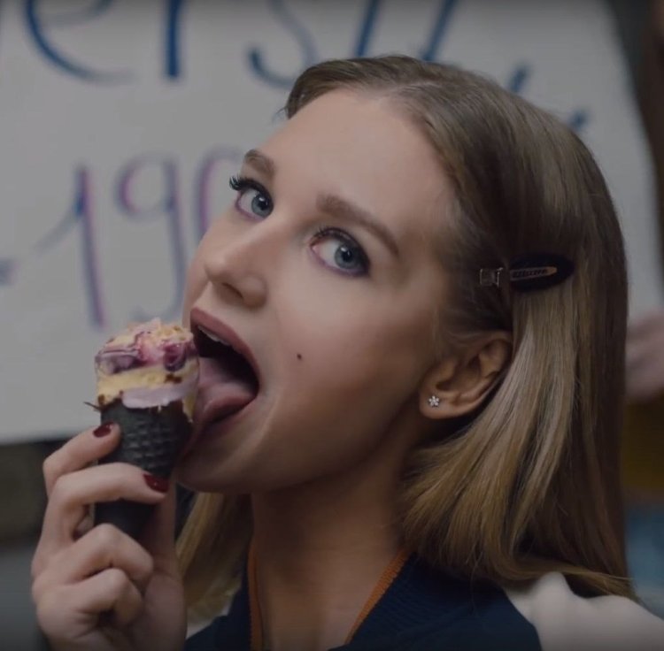 Кристина Асмус язык