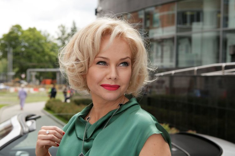 Елена Коренкова актриса