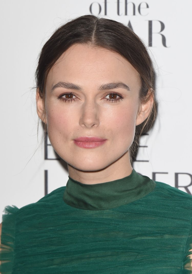 Кира Найтли анфас