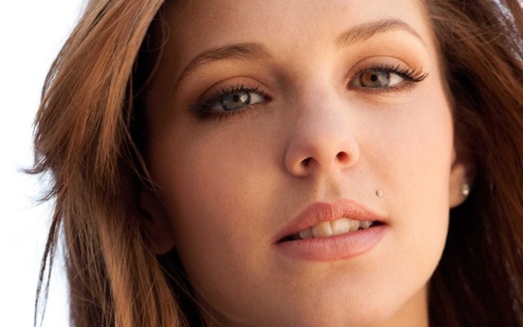 Женское лицо