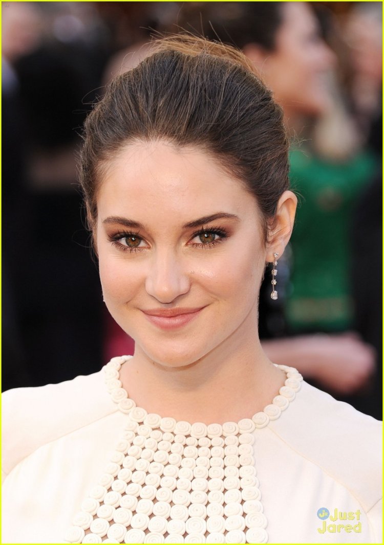 Шейлин Вудли 2012