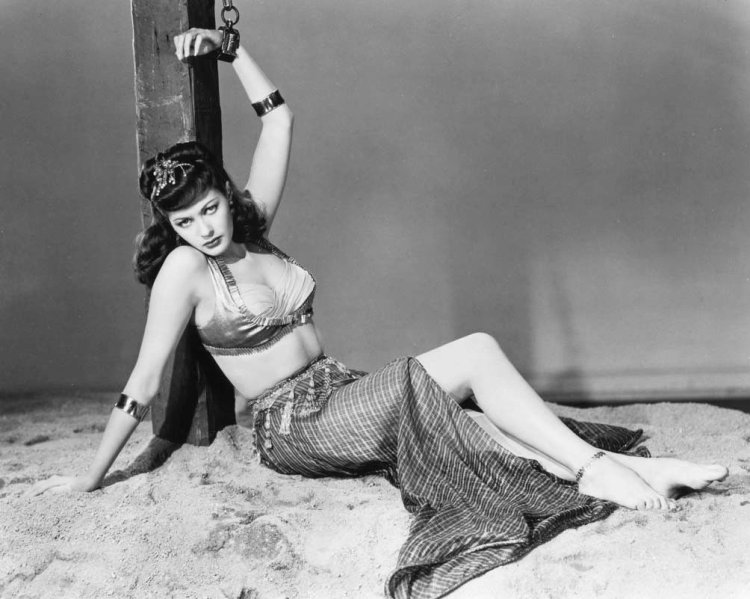 Клаудия Кардинале и Джина Лоллобриджида в Нижнем белье