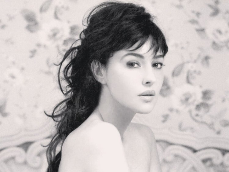 Strip к Monica Bellucci