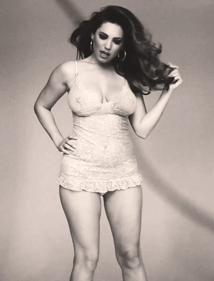 Келли Брук модель плюс сайз