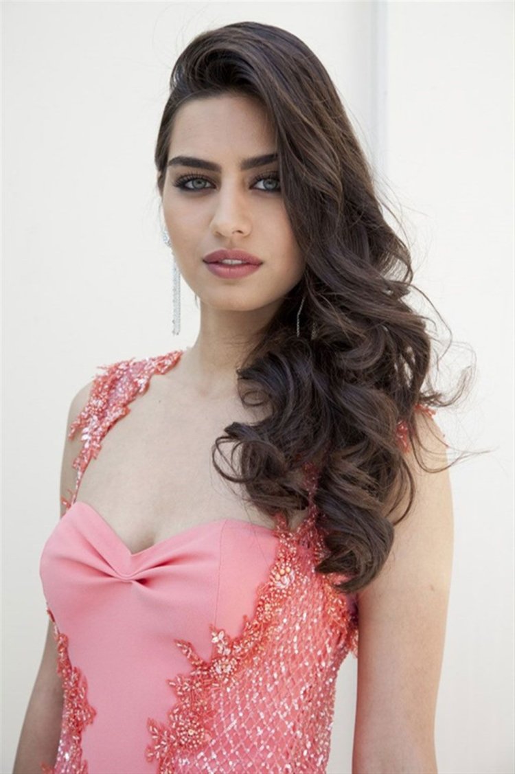 Амине Гюльшен