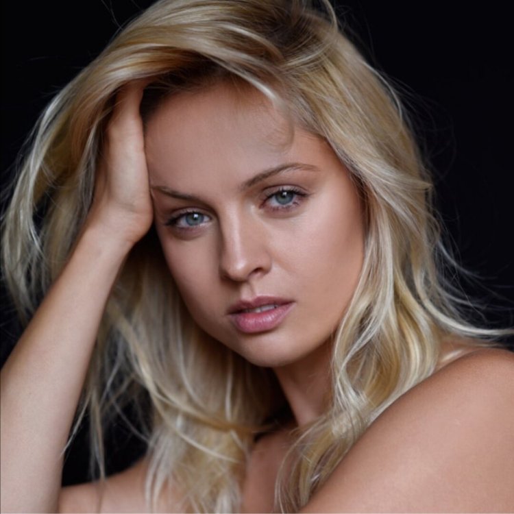 Актриса Янина Студилина