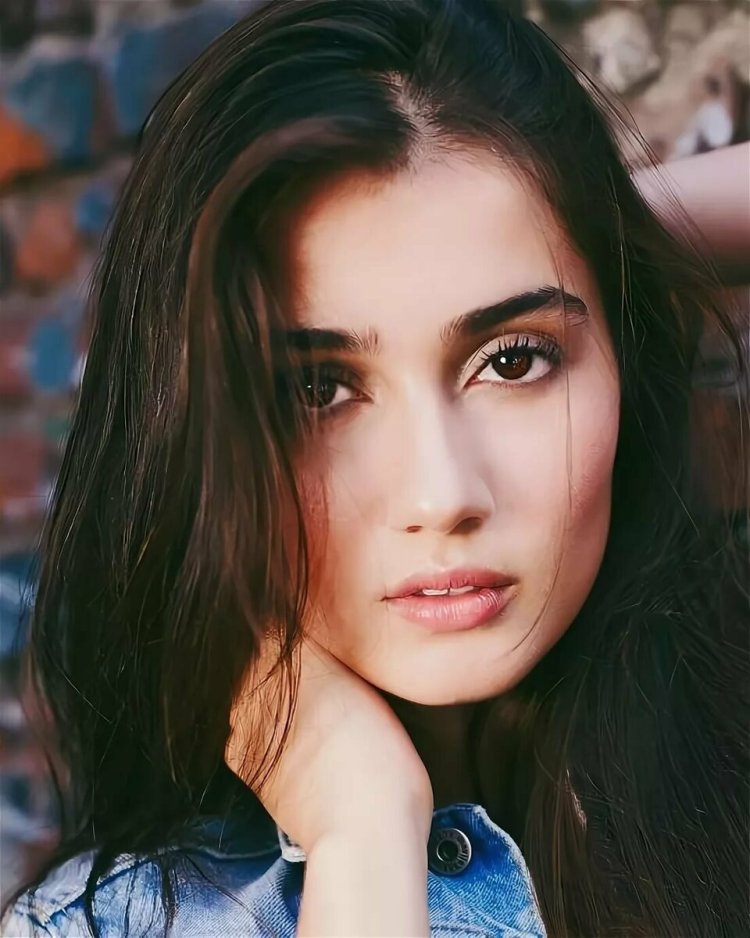 Севда Эргинджи плачет