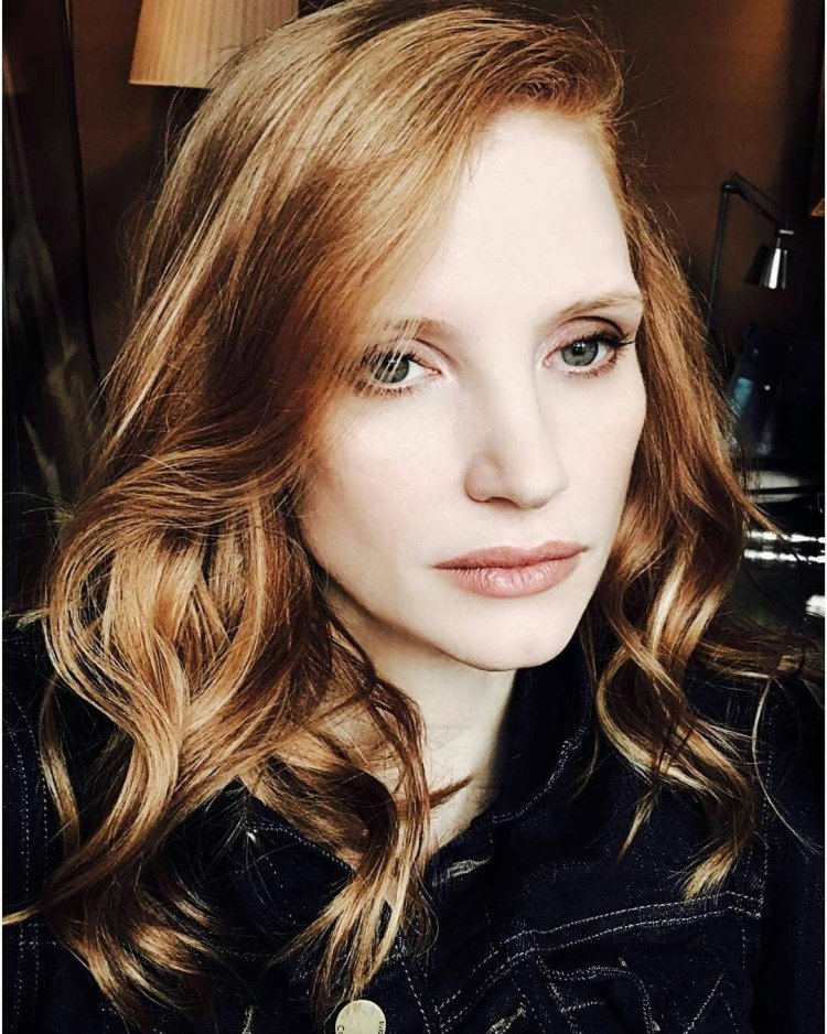 Прическа рыжей из кухни