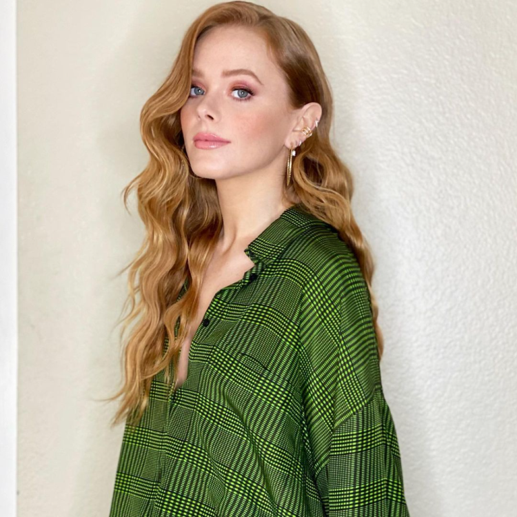 Мэделин Петш селфи