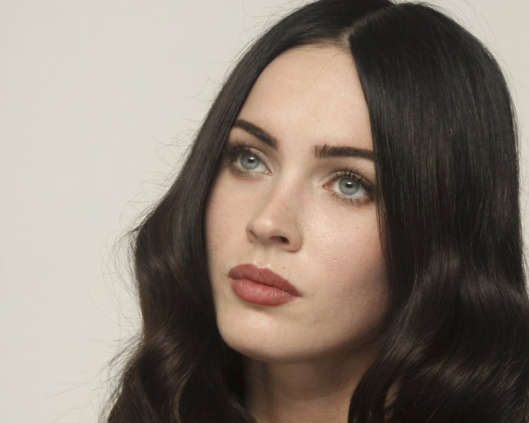 Меган Фокс глаза