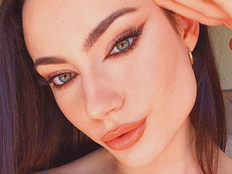 Макияж кошачий глаз