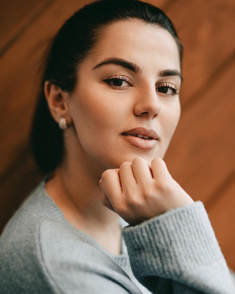 Певица армянка Анивар