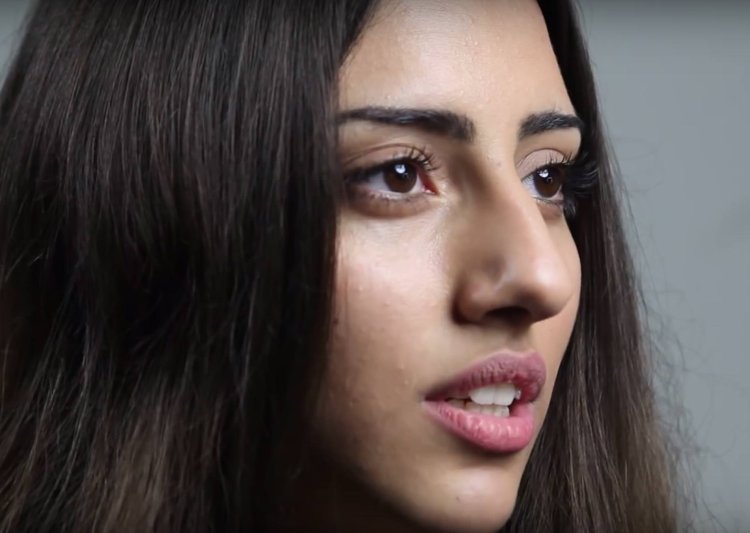 Армянский нос у девушки