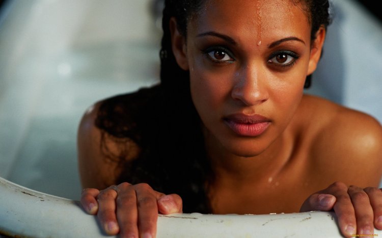 Актриса Зои Салдана