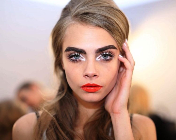 Эмма Уотсон брови густые