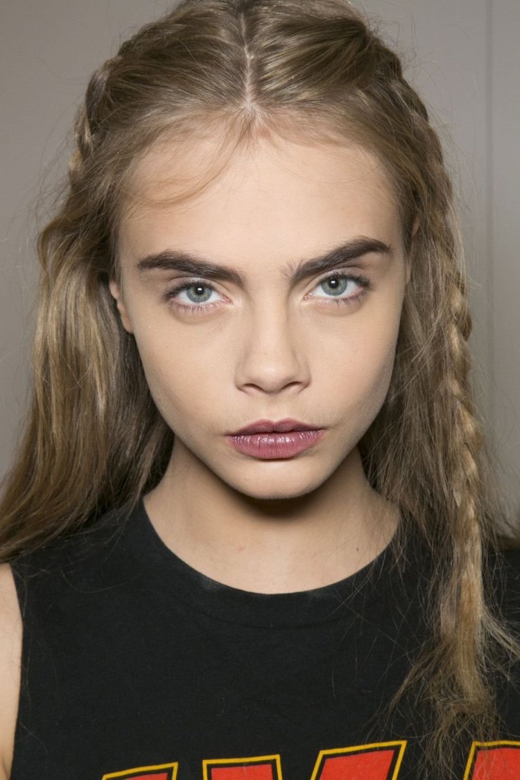 Кара Делевинь глаза