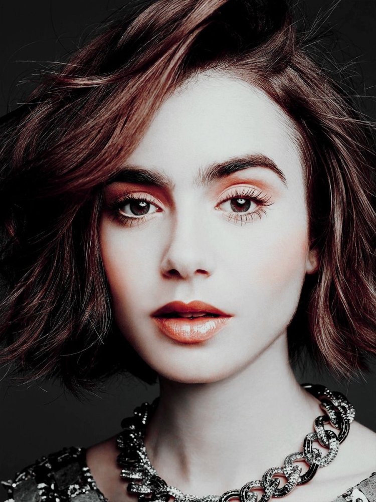 Лили Коллинз с темными волосами