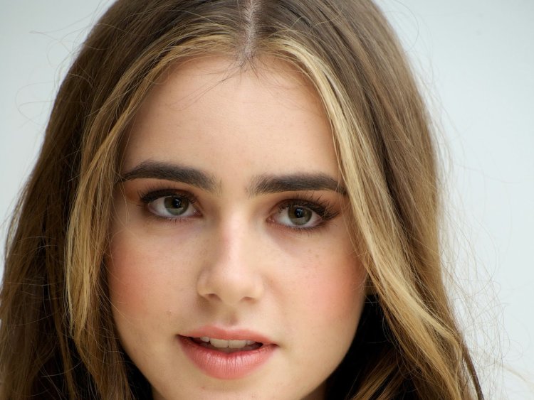 Кара Делевинь брови монобровь