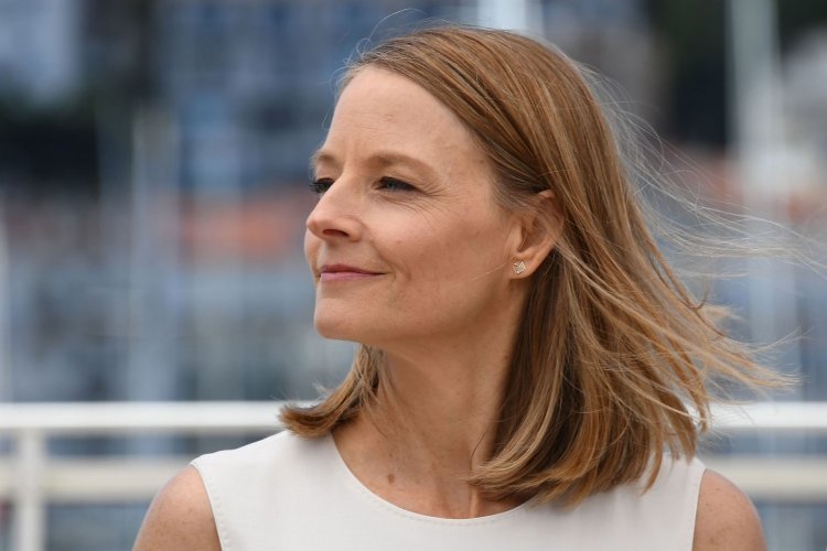 Джоди Фостер в профиль