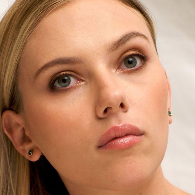 Скарлетт Йоханссон анфас