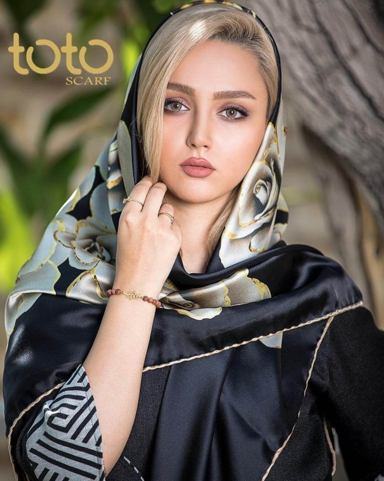 Тина, Puneh Akhoondtabar