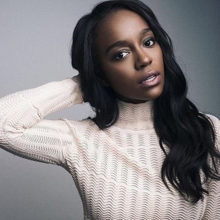 Аджа Наоми Кинг