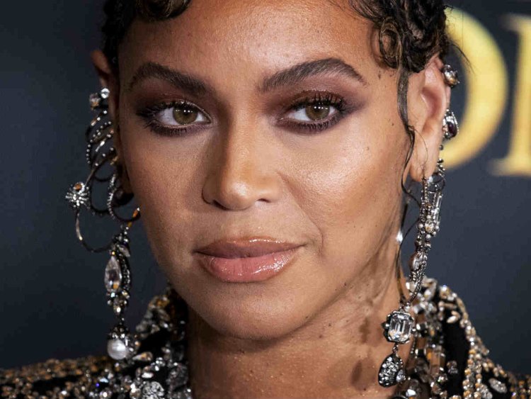 Американская певица с церковным именем