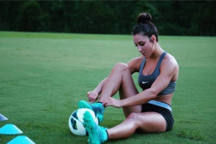 Эбби Холмс футболистка