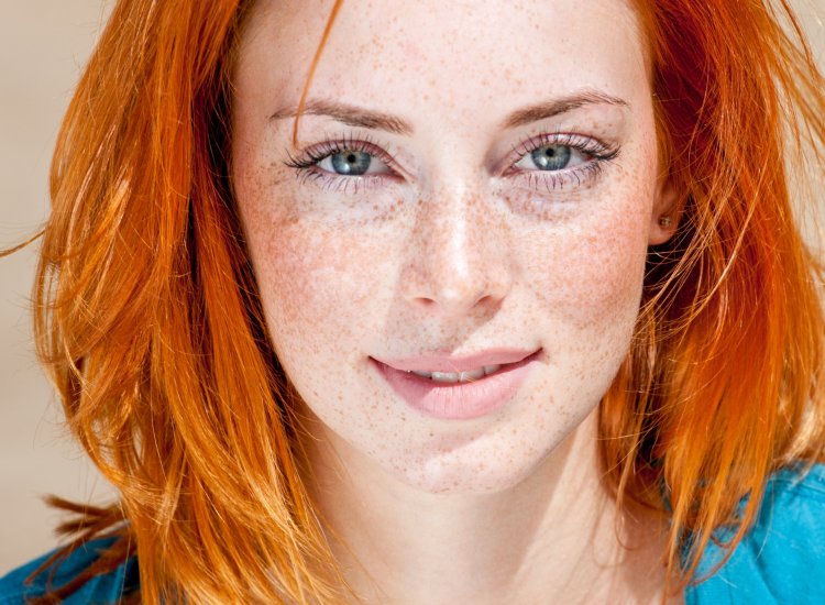 Рыжая с веснушками