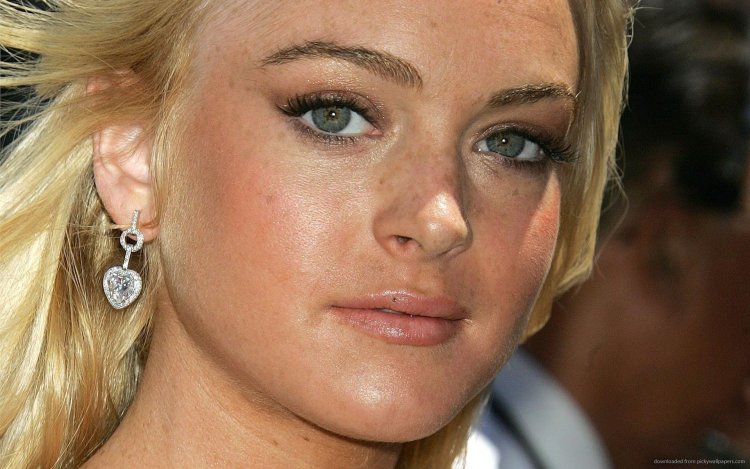 Линдсей Лохан веснушки