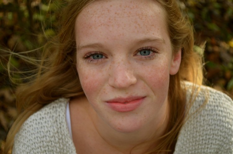 Рыжая конопатая актриса американская
