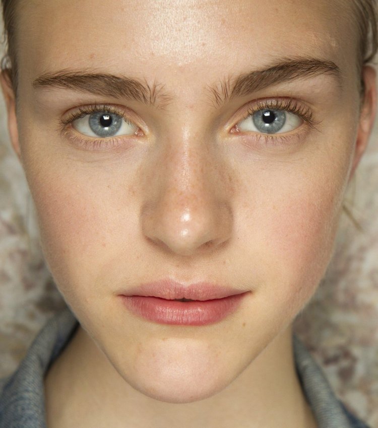 Симметрия бровей