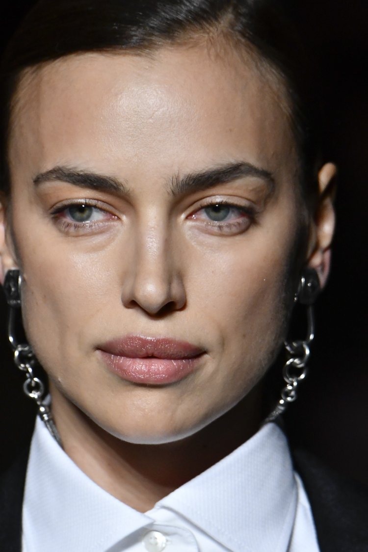 Эмма Уотсон усы