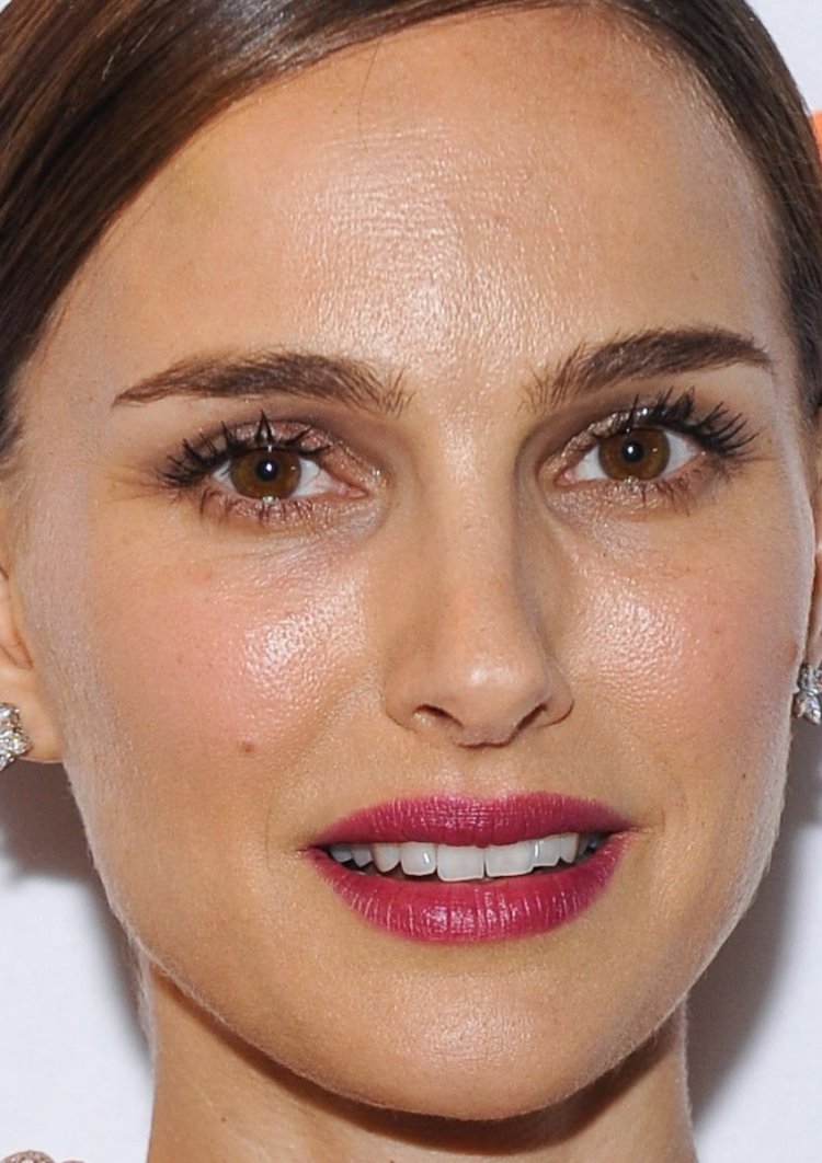 Хейли Болдуин нос