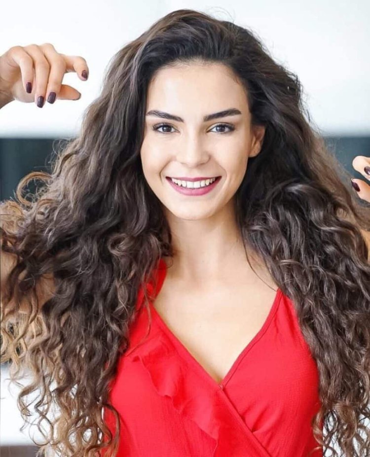 Эбру Шахин и Ханде Эрчел