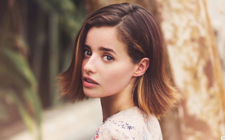 Holly Earl улыбка