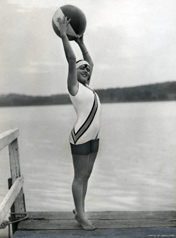 Купальные костюмы 30-х годов