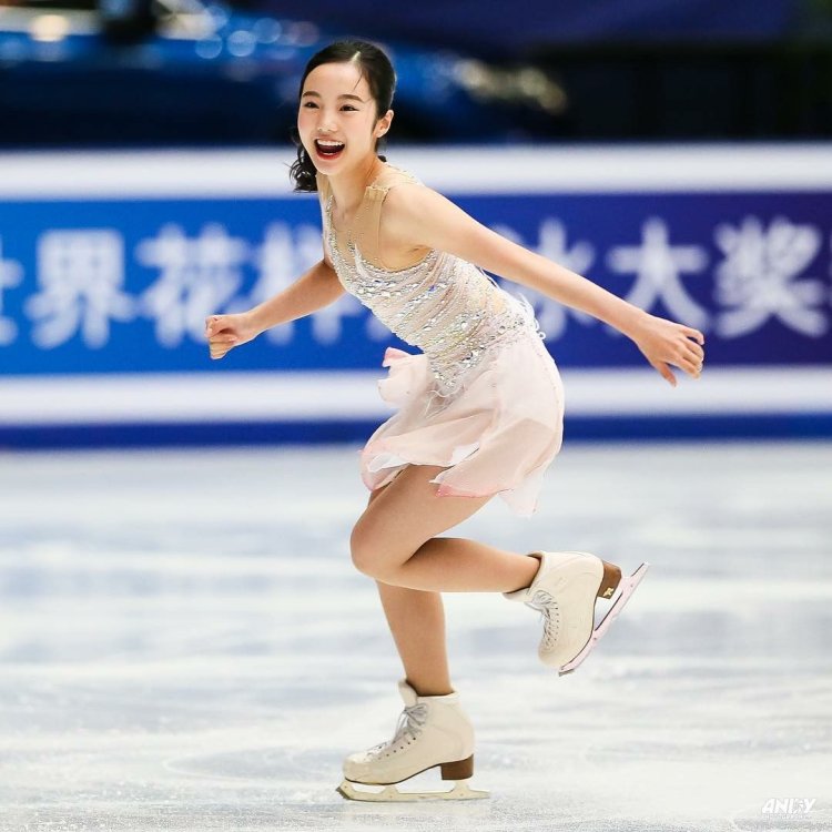 Йоши Хонда фигуристка 2001год