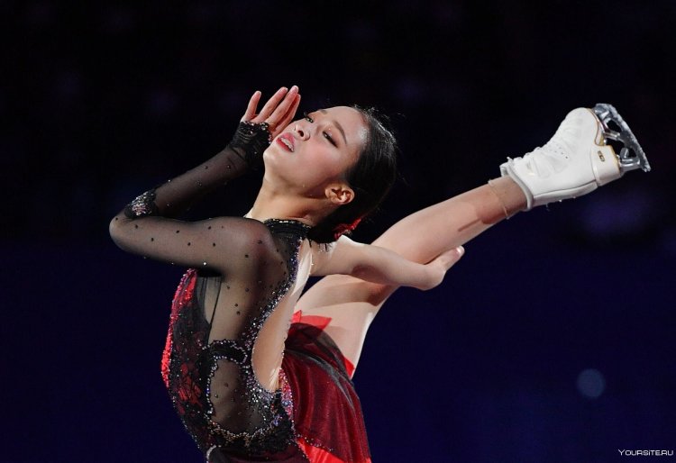 Ю ён фигуристка