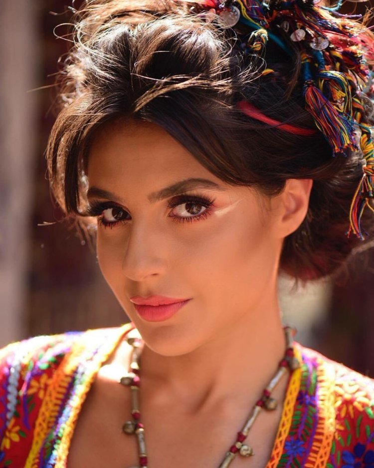 Армянская певица Сирушо