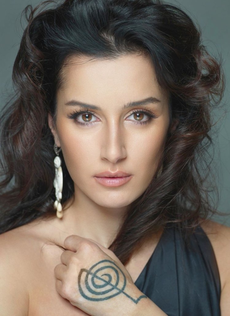 Тина Канделаки тату