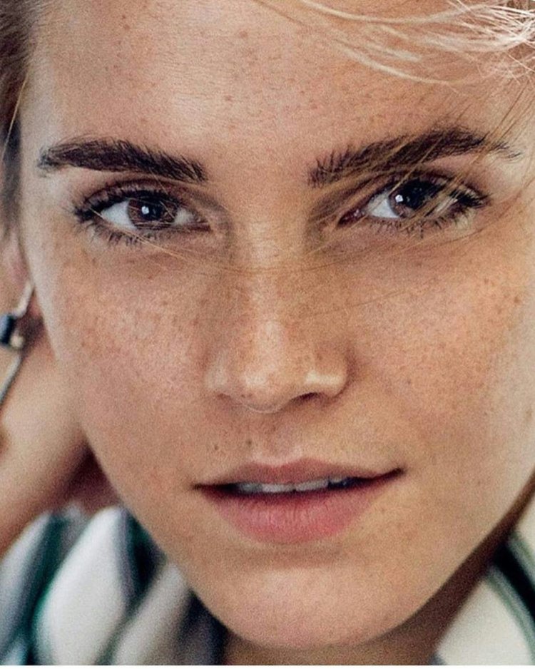 Майя Хоук веснушки