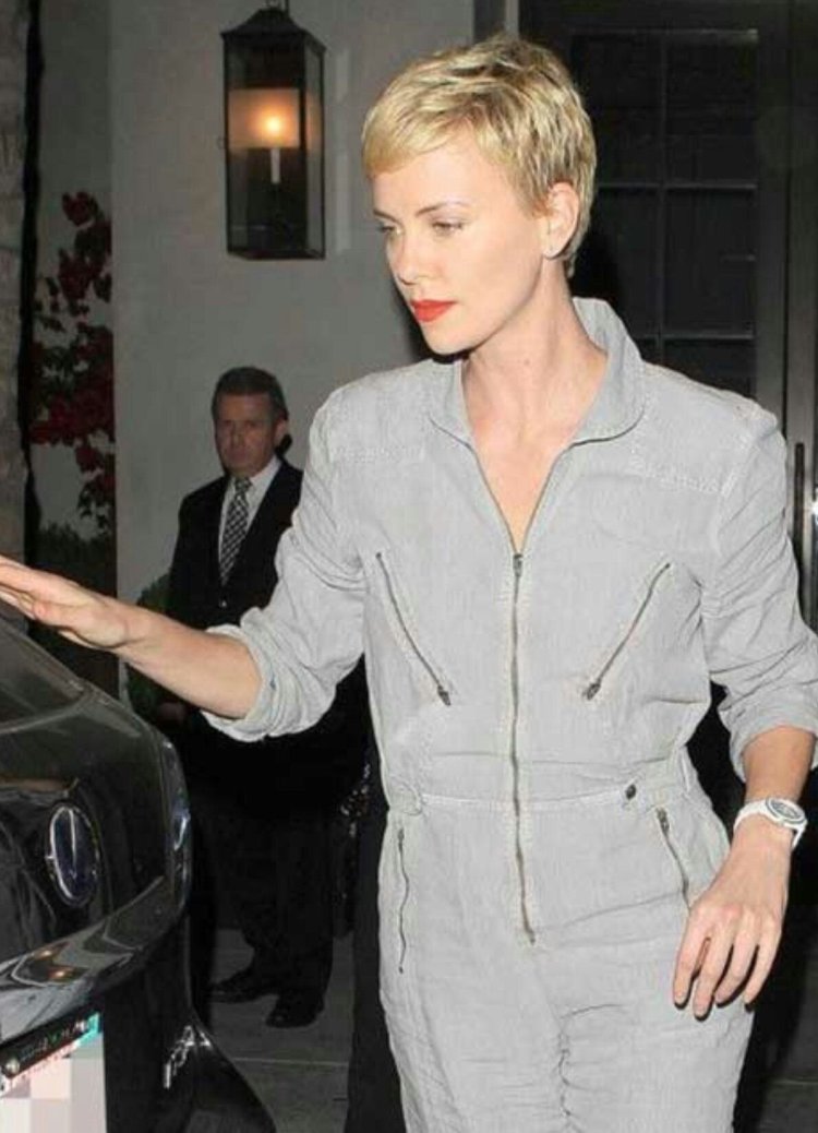 Шейлин Вудли стрижка